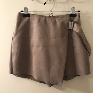 Zara Faux suede skort S beige